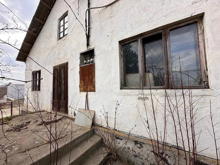 Spațiu comercial, de 1,800 mp, în Central