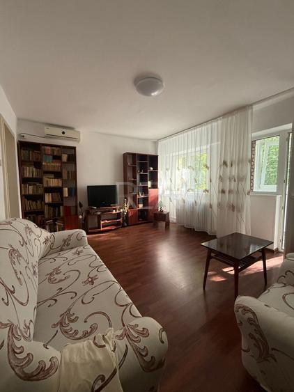 Apartament cu 3 camere semidecomandat, mobilat în Basarabia