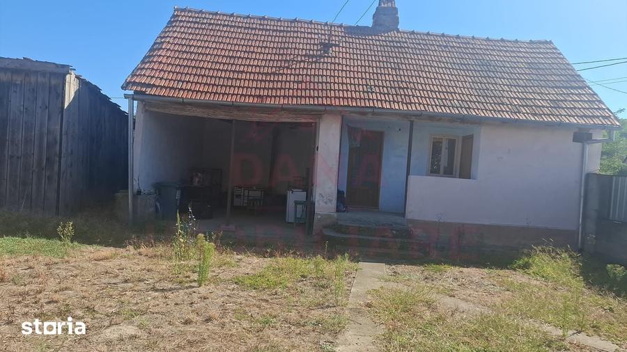 Casă cu 3 camere decomandat cu Teren 4636 Mp în Central