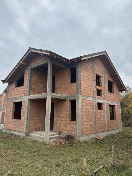 Casă cu 4 camere în Central
