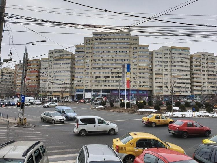 Apartament cu 3 camere decomandat în Doamna Ghica