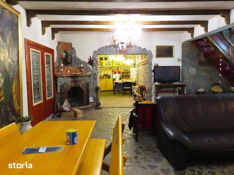 Casă cu 5 camere cu Teren 200 Mp în Moroeni