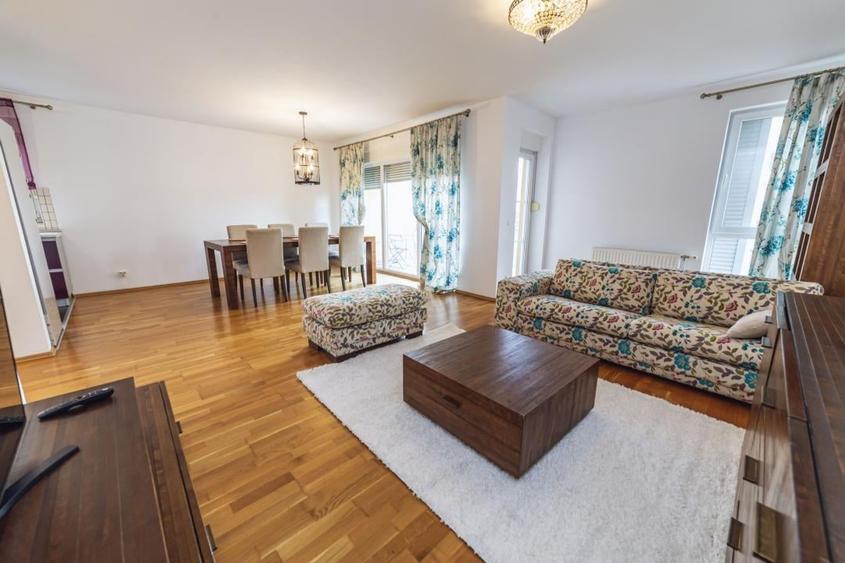 Apartament cu 3 camere decomandat, mobilat în Central