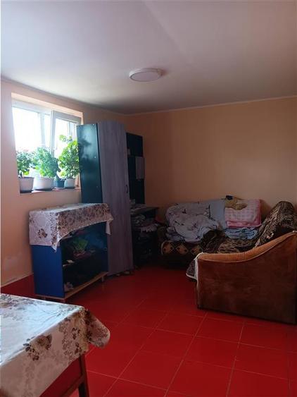 Casă cu 9 camere cu Canalizare în Cârlig