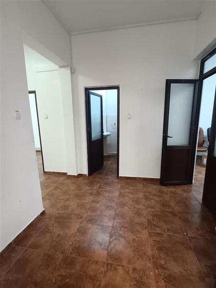 Casă individuală cu 3 camere cu Canalizare în Central