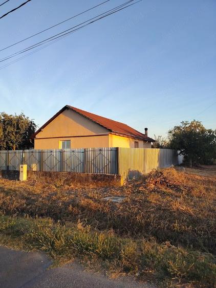 Casă cu 2 camere cu Teren 550 Mp în Jebel