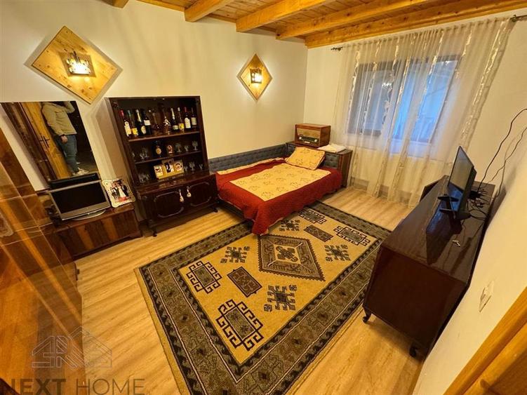 Casă cu 10 camere cu Teren 1600 Mp în Bolotești