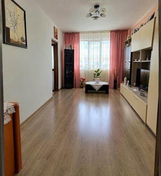 Apartament cu 4 camere decomandat în Central
