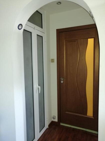 Apartament semidecomandat în 1 Mai