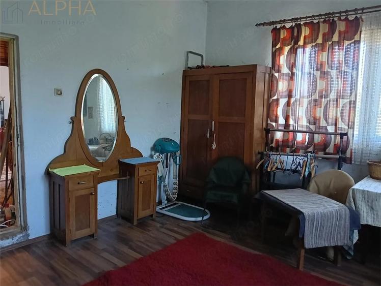 Casă cu 5 camere cu Teren 2320 Mp în Herina