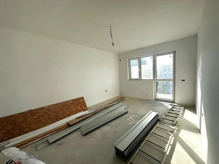 Apartament cu 5 camere decomandat în Dobroești