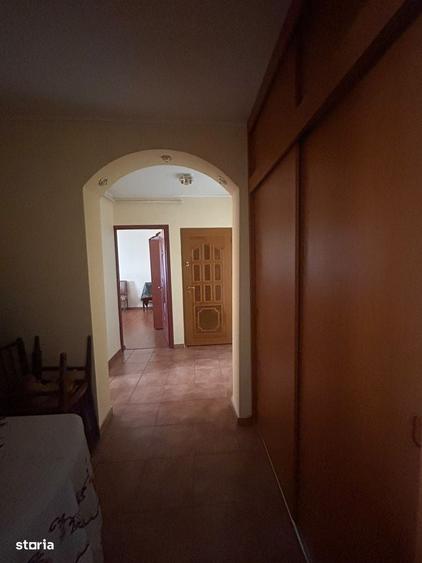 Apartament cu 3 camere decomandat în Exterior Vest