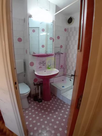 Apartament cu 4 camere decomandat în Libertății
