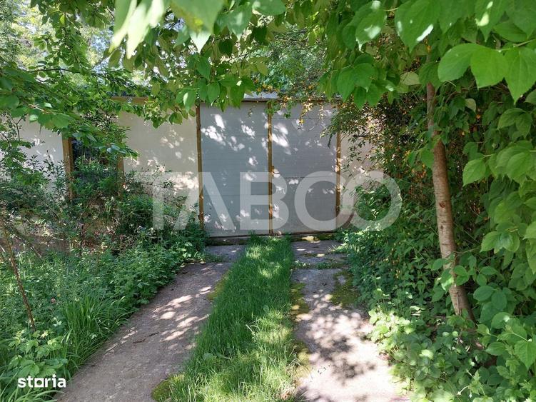 Casă cu 3 camere decomandat în Prislop