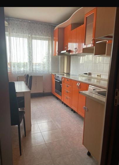 Apartament cu 4 camere semidecomandat în Miorița