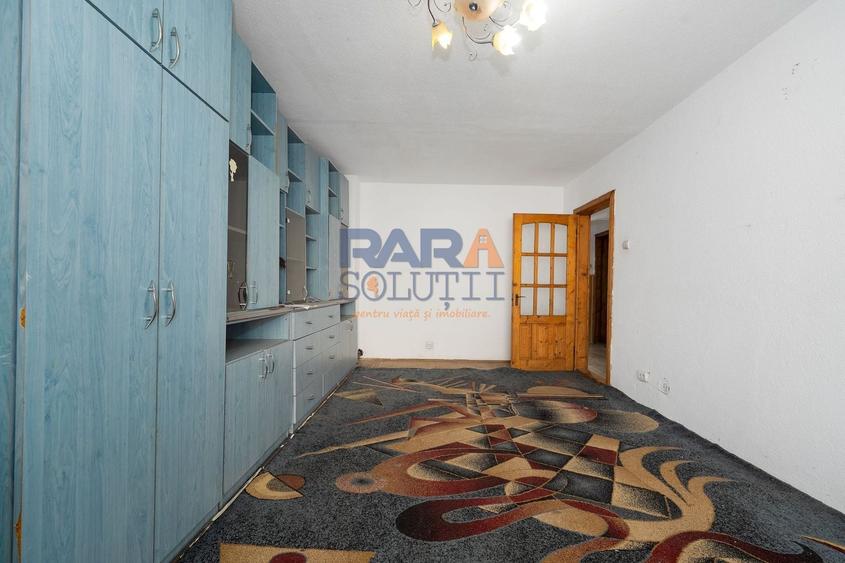Apartament cu 3 camere decomandat, mobilat în Sud