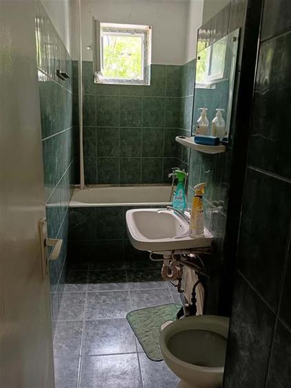 Apartament cu 3 camere semidecomandat în Calea Aradului