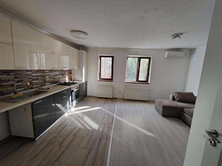 Apartament cu 3 camere decomandat în Fundeni