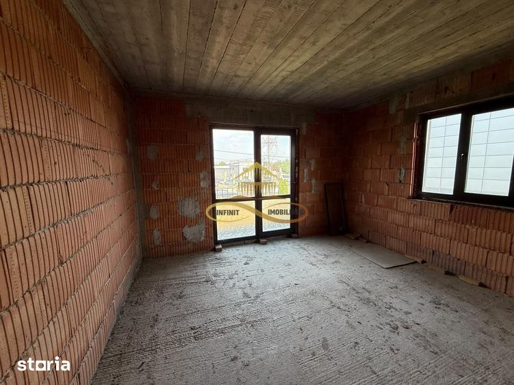 Casă cu 5 camere cu Teren 1715 Mp în Itești