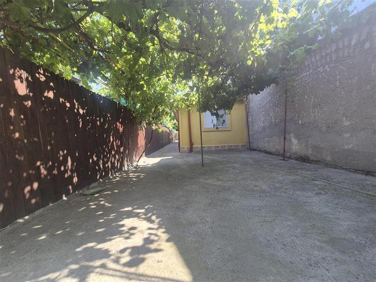 Casă individuală cu 3 camere cu Teren 198 Mp în Central