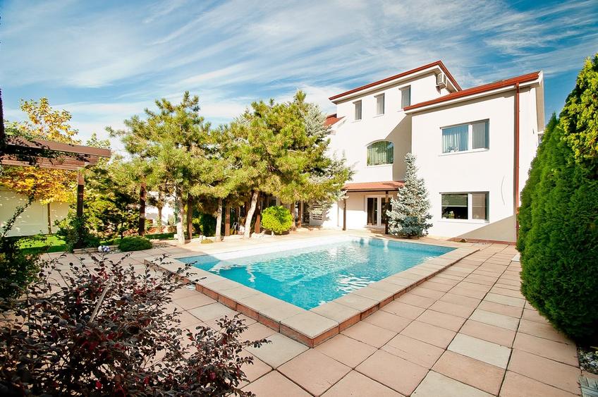 Casă individuală cu 6 camere cu Piscina în Șendreni