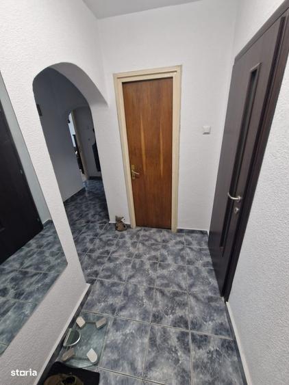 Apartament cu 3 camere decomandat în Drumul Taberei — fotografia 3