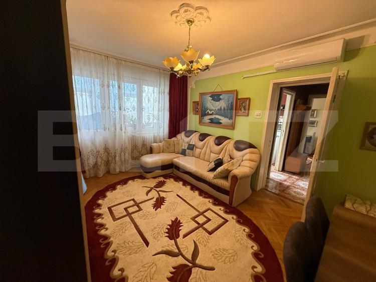 Apartament cu 3 camere semidecomandat, mobilat în Tătărași