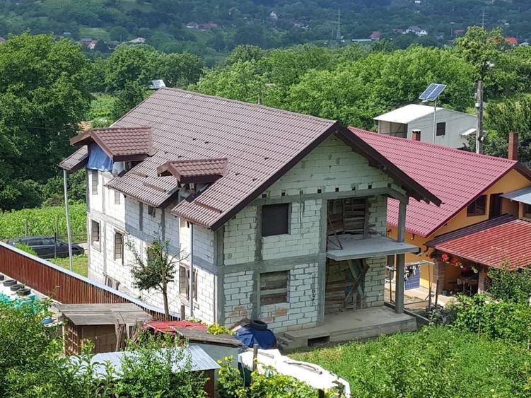 Casă cu 3 camere cu Teren 945 Mp în Central