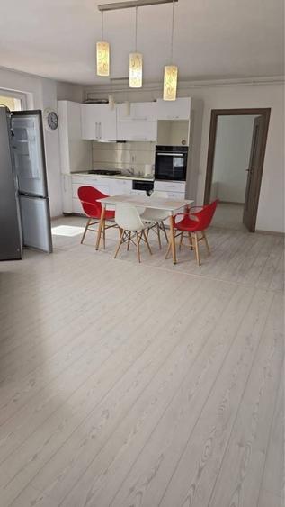 Apartament cu 3 camere decomandat în Florești
