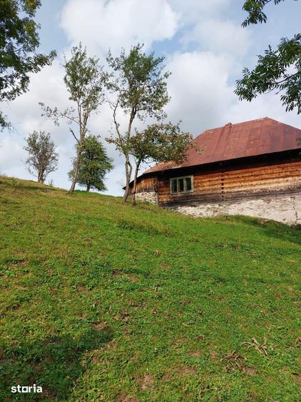 Casă cu 2 camere cu Teren 2000 Mp în Mogoș
