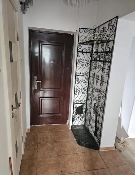 Apartament cu 3 camere semidecomandat, mobilat în Drumul Taberei