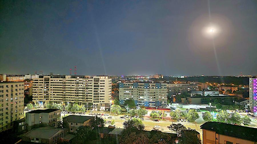 Apartament cu 4 camere decomandat în Mihai Bravu
