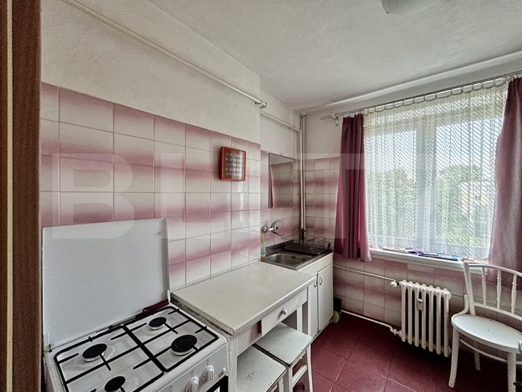 Apartament cu 3 camere semidecomandat, mobilat în Andrei Mureșanu