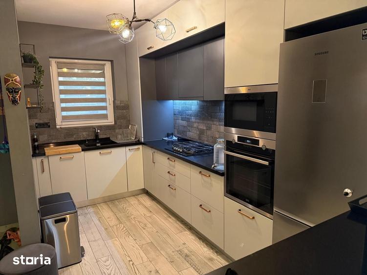 Casă cu 4 camere cu Teren 300 Mp în Central