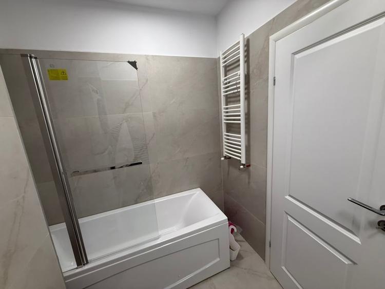 Apartament cu 3 camere semidecomandat, mobilat în Parcul Carol