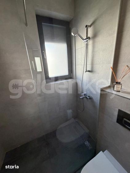 Casă cu 5 camere cu Garaj în Titan