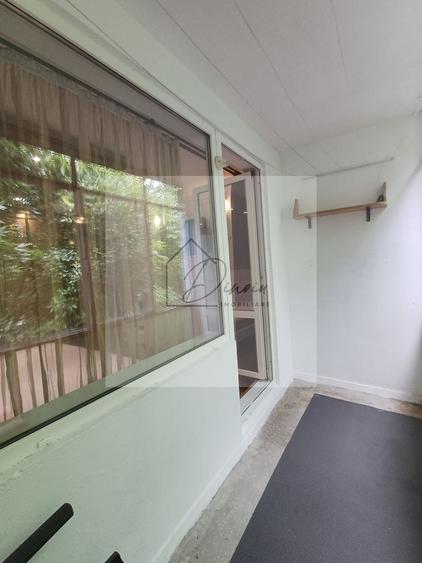 Apartament cu 3 camere decomandat, mobilat în Berceni
