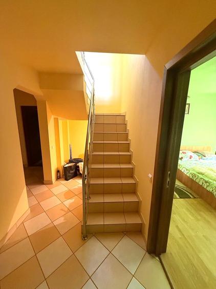 Casă cu 6 camere cu Teren 1600 Mp în Călugăreni