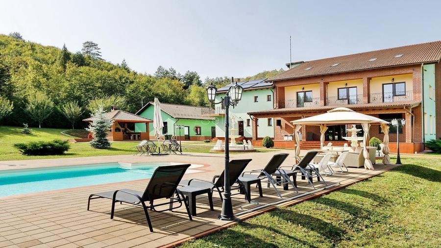 Casă individuală cu 12 camere cu Piscina în Crizbav