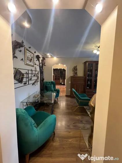 Apartament cu 3 camere semidecomandat în Dărmănești