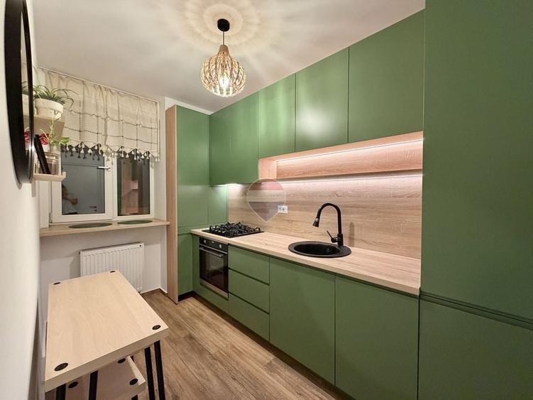 Apartament cu 3 camere semidecomandat în Central