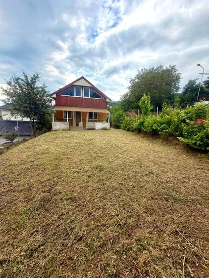 Casă individuală cu 5 camere cu Teren 700 Mp în Cetate
