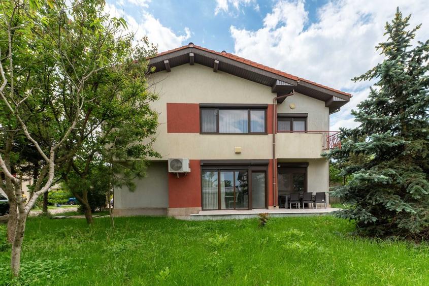 Casă cu 4 camere cu Teren 550 Mp în Lazu