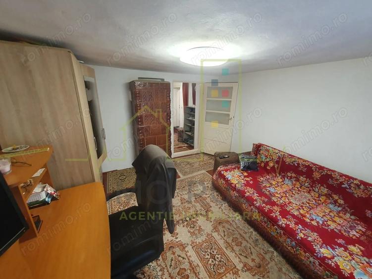 Casă cu 2 camere cu Teren 421 Mp în Plopi