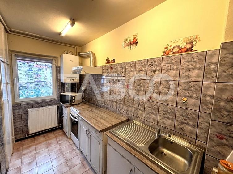 Apartament cu 3 camere decomandat, mobilat în Valea Aurie