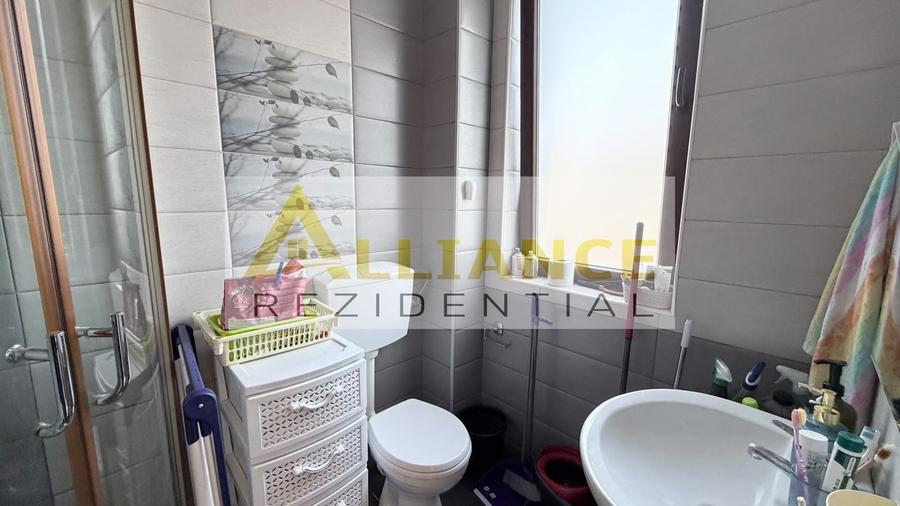 Casă individuală cu 4 camere cu Canalizare în Berceni