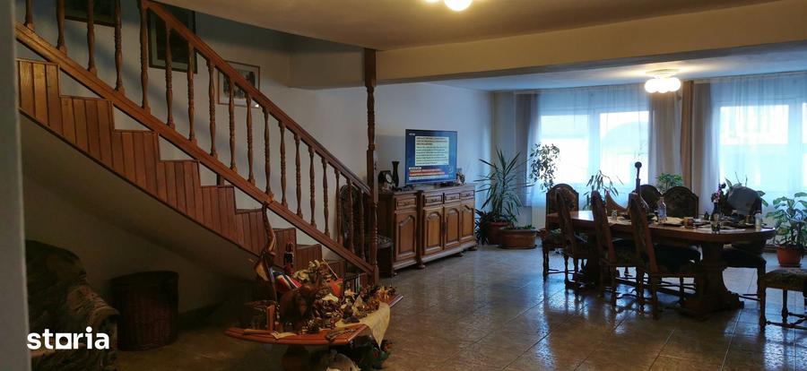 Casă cu 4 camere cu Teren 400 Mp în 7 Noiembrie