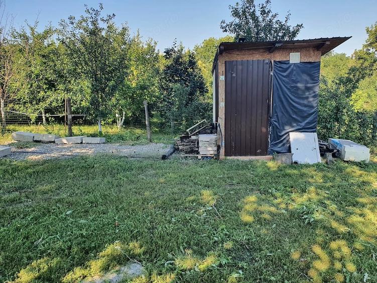 Teren de 1000 mp, în Poienarii Burchii