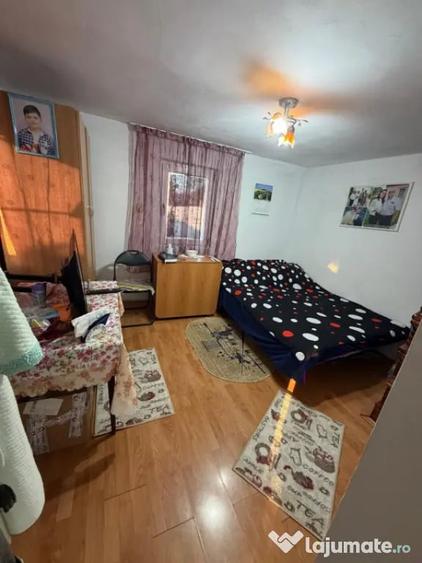 Casă cu 3 camere cu Teren 2330 Mp în Central