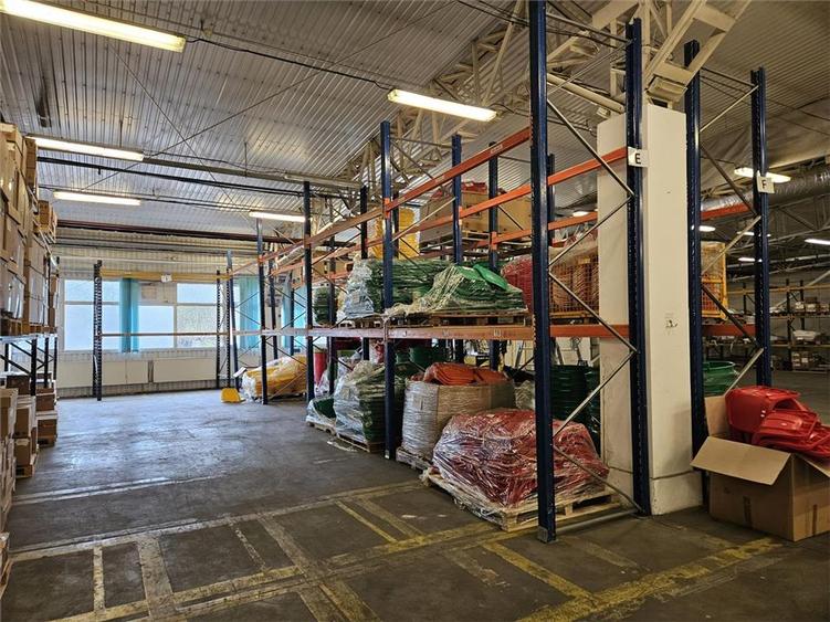 Spațiu industrial, de 2,400 mp, în Periferie